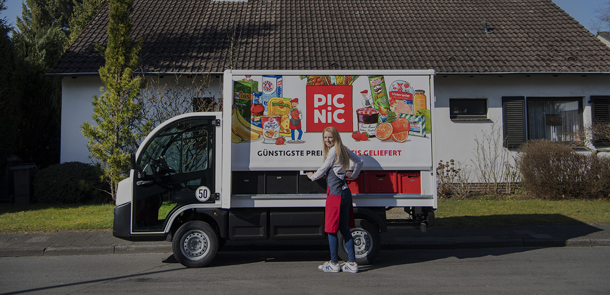 Driver of Piknic car delivering goods.